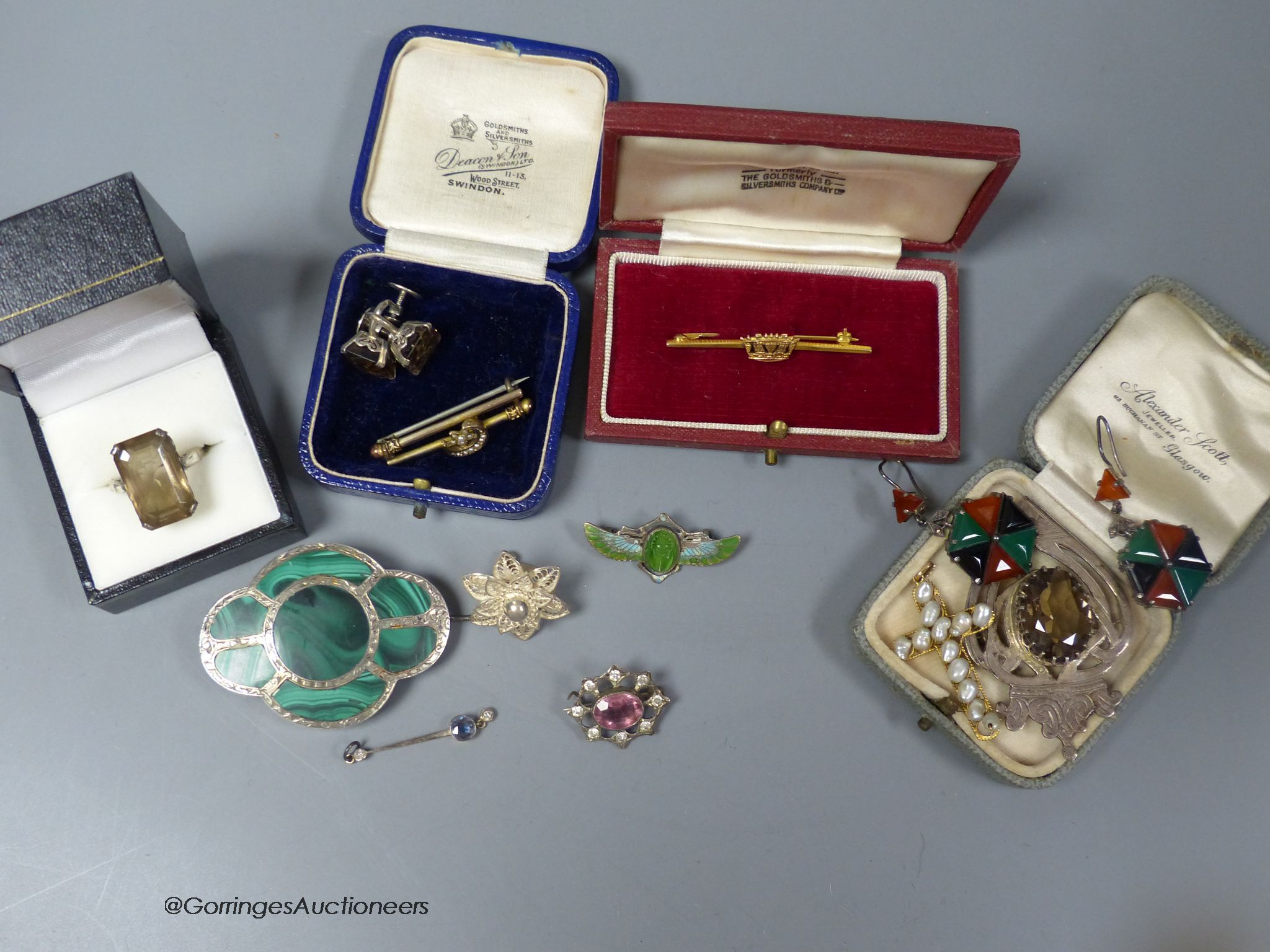 Mixed group of jewellery including a small diamond set drop pendant, 31mm, paste set brooch, malachite brooch, rings, 9ct gold sweethearts brooch, etc.